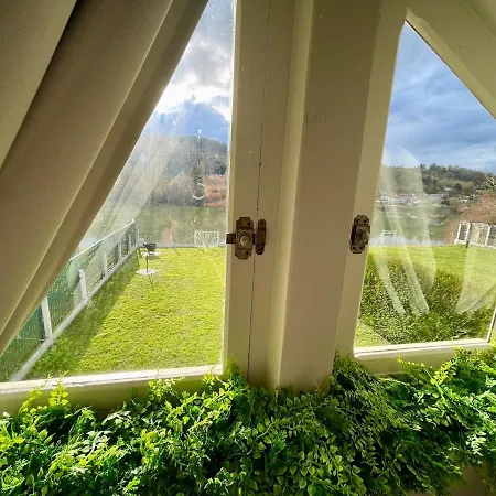En Bord De Seine Chalet