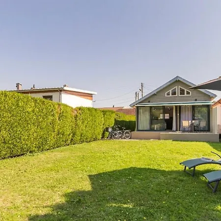 Chalet En Bord De Seine